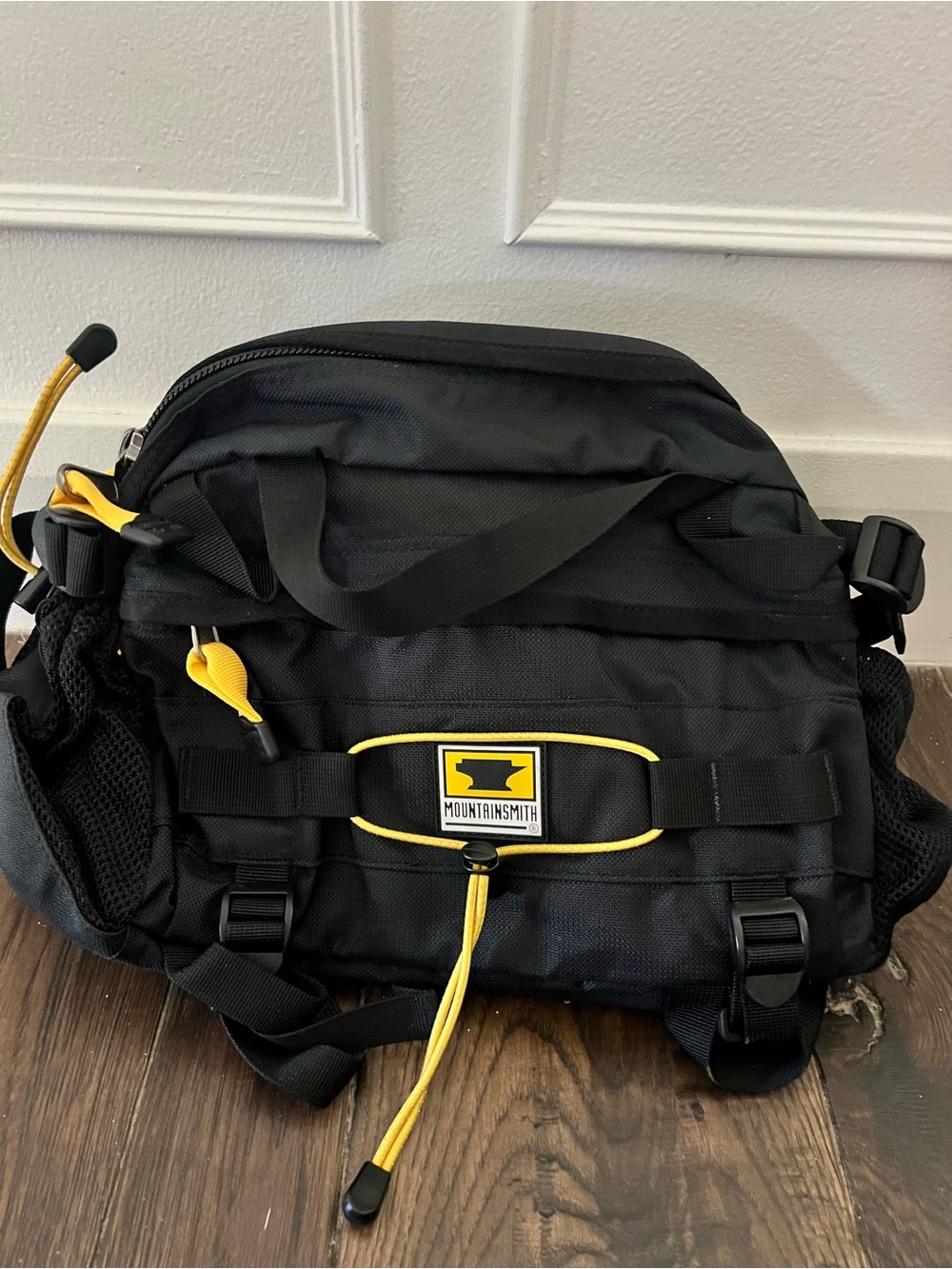 Mountainsmith Tour Classic 10.5L Lumbar Pack Black Yellow Hiking NWOT